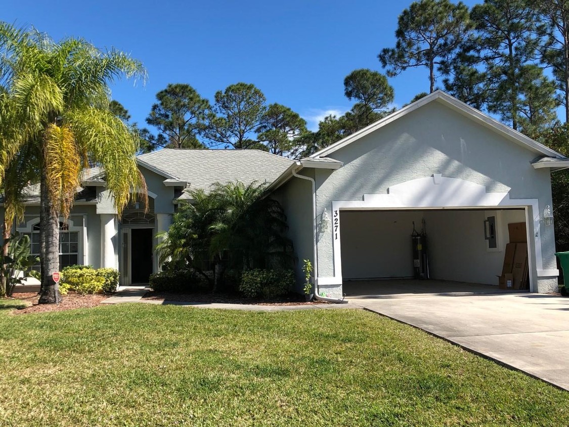 Foto principal - 3271 SW Fillmore St