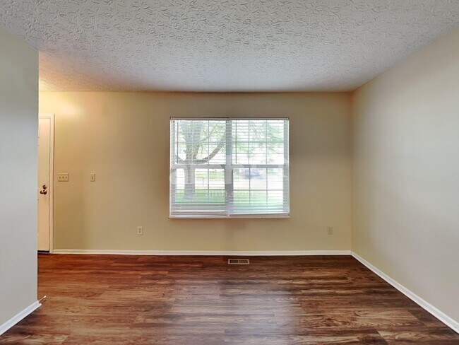 Foto del edificio - 1565 Tall Meadows Dr