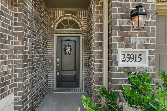 Foto del edificio - 25915 Aura Lake Ln