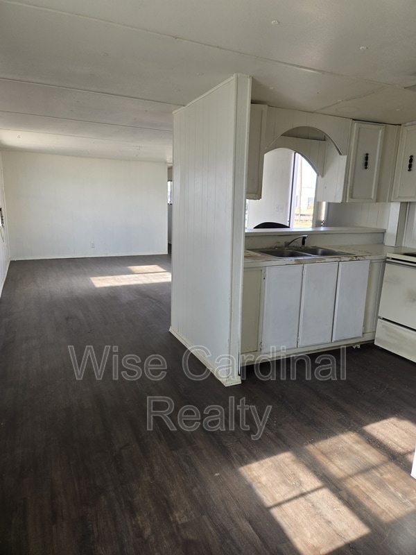 Building Photo - 508 N Avenue F