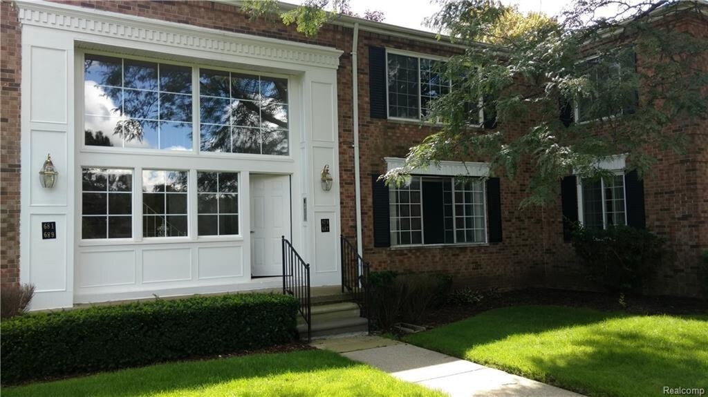 Primary Photo - 707 E Fox Hills Dr