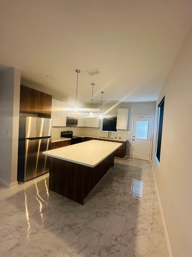 Building Photo - 2012 Selena St