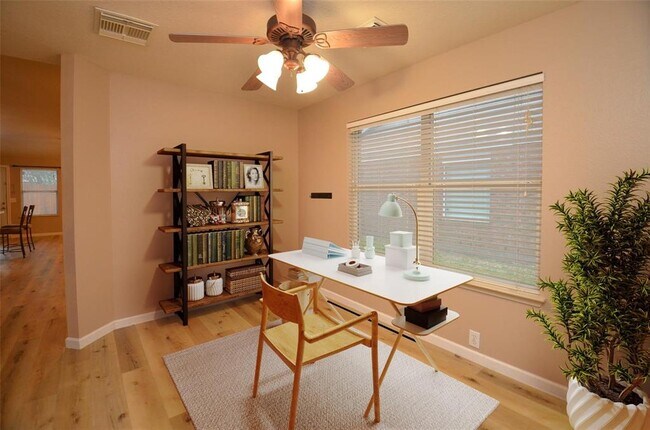 Foto del edificio - 4818 King Hallow Ln