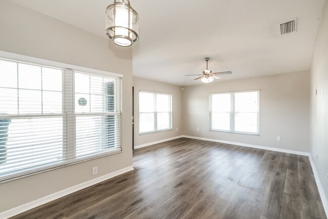 Foto del edificio - 11841 Brenford Crest Dr