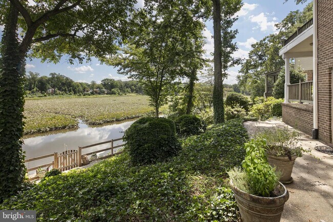 Foto del edificio - 3100 Waterside Ln