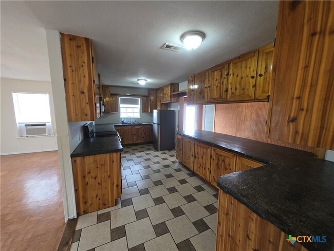 Building Photo - 702 Anaqua Ave