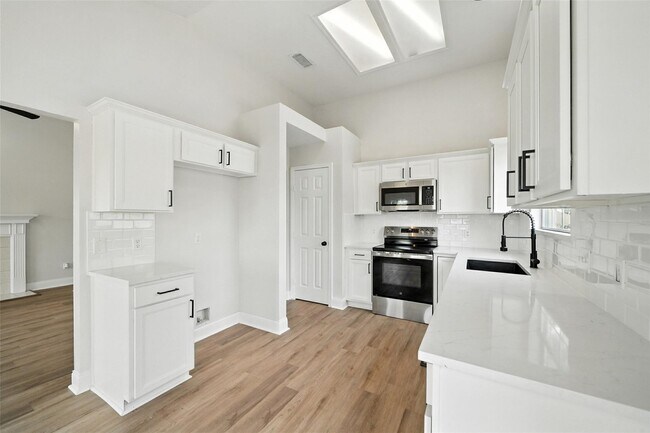 Building Photo - 14827 Carolina Falls Ln