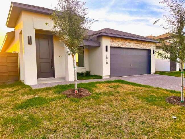 Building Photo - 1012 amezquita Dr
