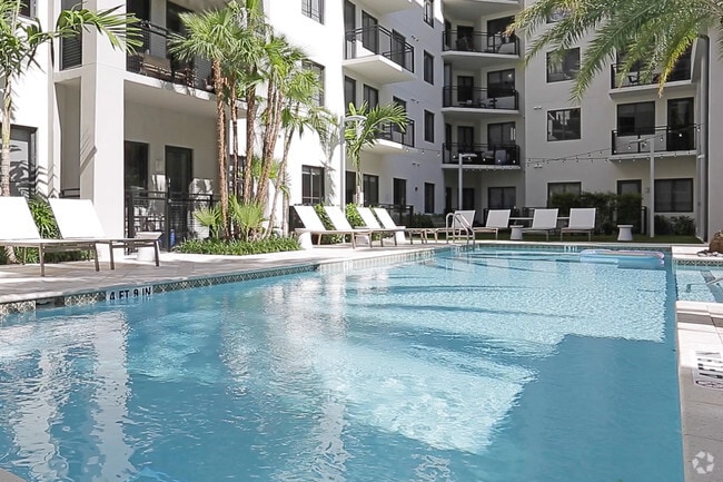 Building Photo - The Queue