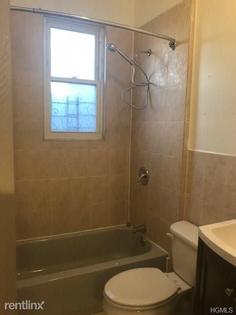 Building Photo - 2 br, 1 bath  - 635 Van Nest Ave