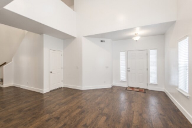 Foto del edificio - Beautiful 5 Bed | 2.5 Bath | 3 Car Single Family Home