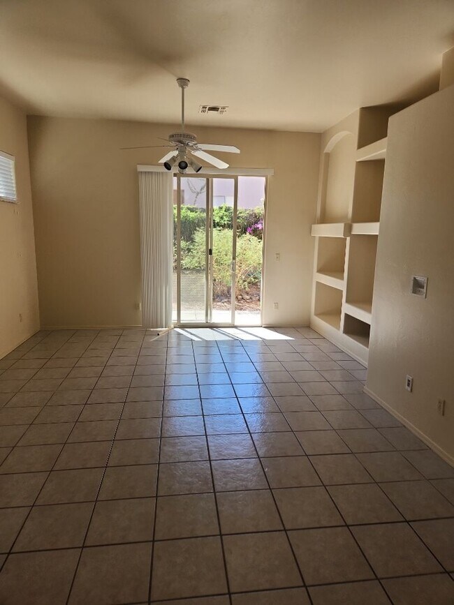 Building Photo - Rancho Esperero 3Bed/2Bath Rental