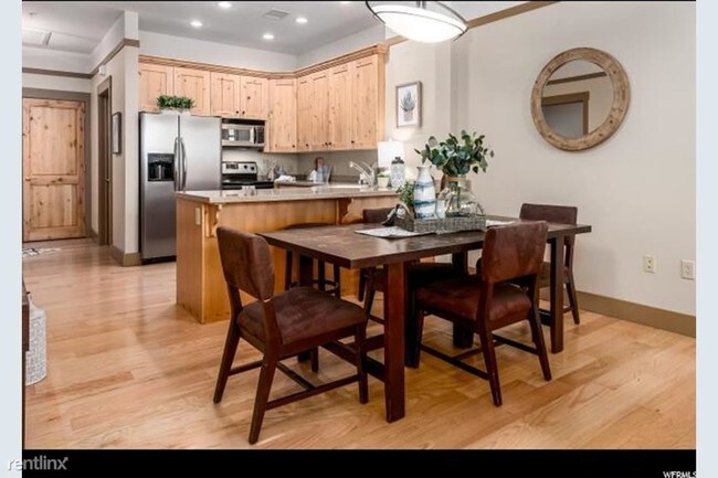 Building Photo - 1 br, 1 bath  - 86 N University Ave Apt 608