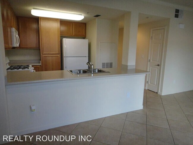 Foto del edificio - 5201 Laguna Oaks Dr
