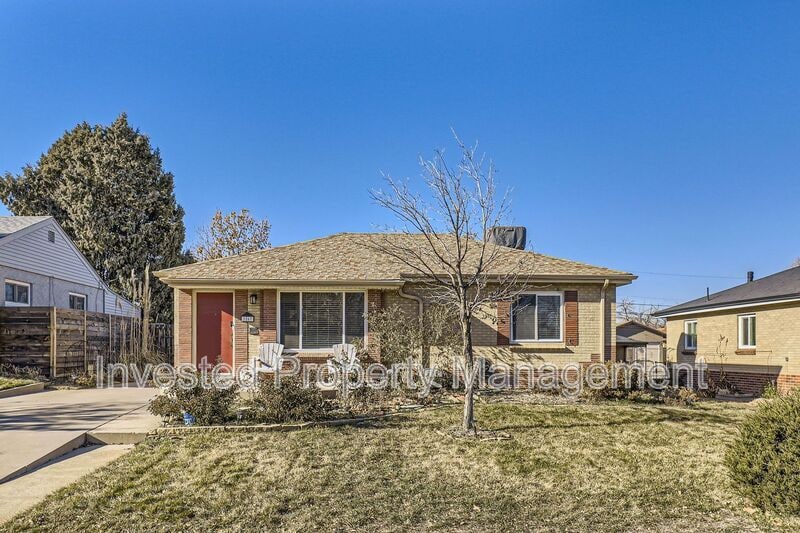 Photo - 3267 Ivanhoe St