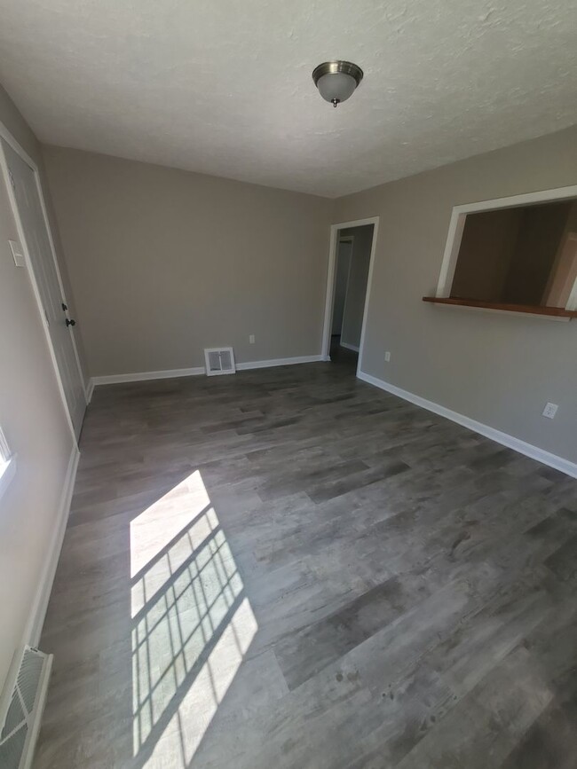 Building Photo - 2 Bed 2 Bath House with a One Car Garage
