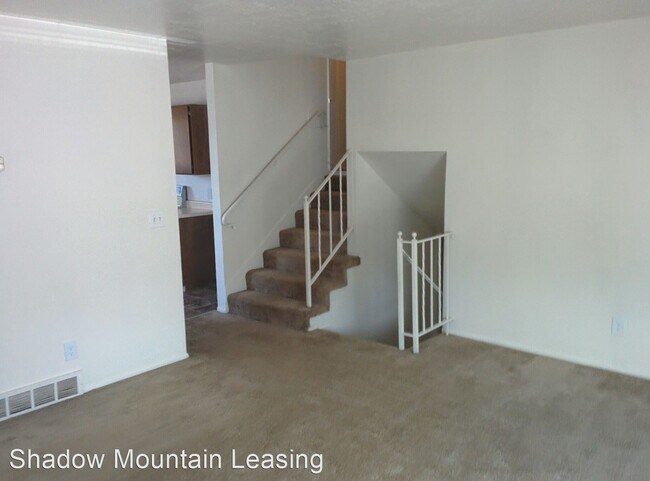 Building Photo - 3 br, 1 bath House - 4404 W Barrington Dr