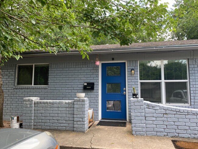 Building Photo - 1609 Valleyridge Dr