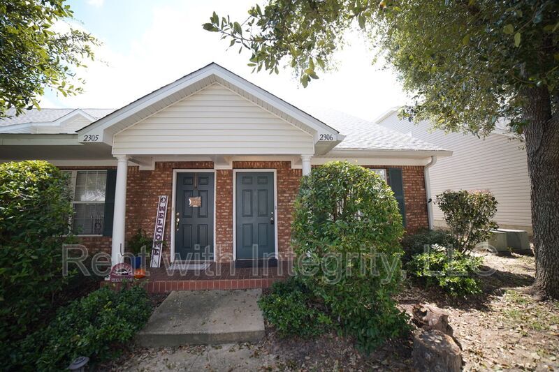 Primary Photo - 2738 W Tharpe St