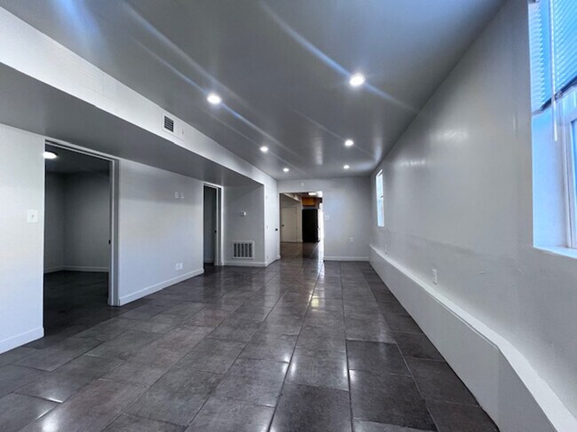 Foto del edificio - 1037 Peralta St