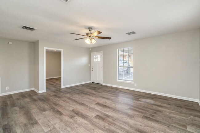 Foto del edificio - 238 Midtown Ln
