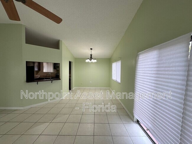 Foto del edificio - 2410 SW 87th Terrace