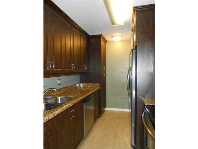 Foto del edificio - Updated 2 Bed/2 Bath Condo with Screened P...