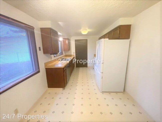 Building Photo - 3 br, 2 bath House - 10203 NW 22nd Ave.