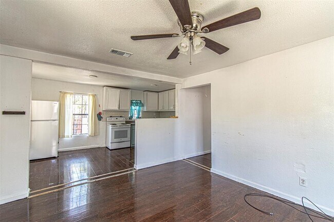Building Photo - 1646 Marfa Ave