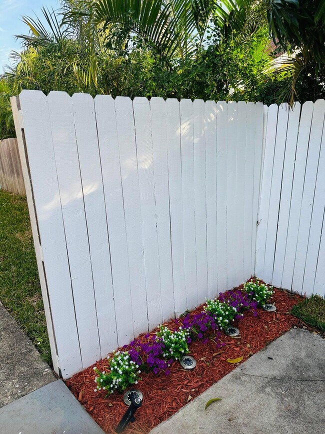 Foto del edificio - 833 Briggs St