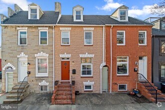 Building Photo - 1827 Bank St