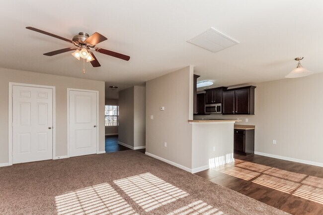 Building Photo - 1537 Summer View Ln