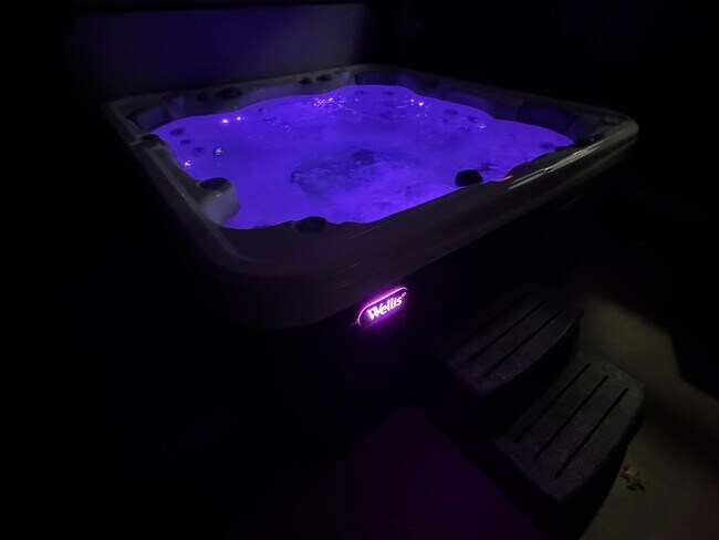 Building Photo - 7860 Linda Cir