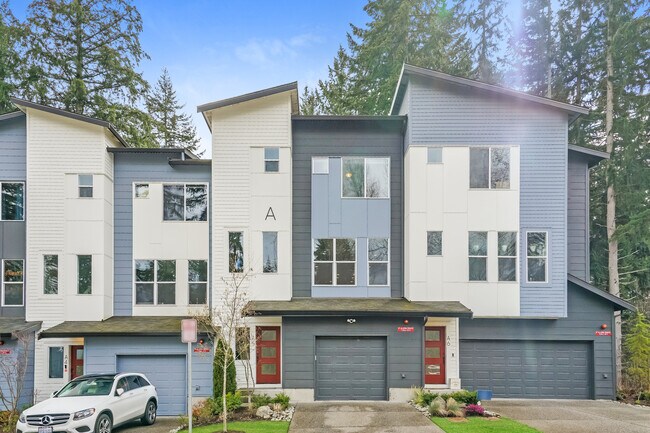 Building Photo - 13421 Admiralty Way