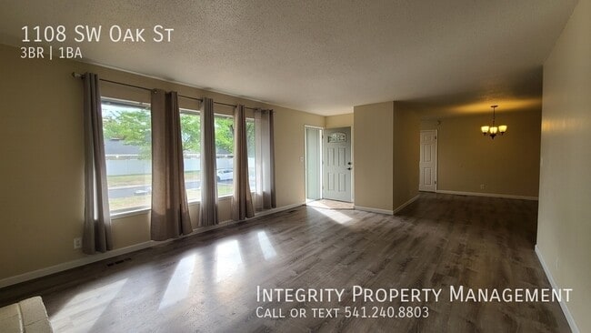 Building Photo - 1108 SW Oak St