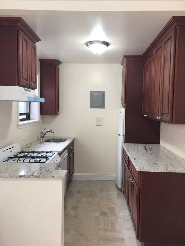 kitchen - 235 Larchmont Ave