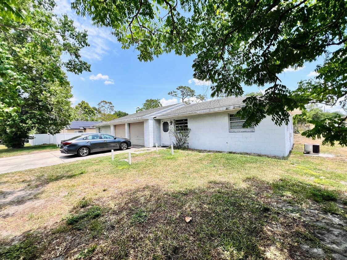 Building Photo - 1911 Park Manor Dr
