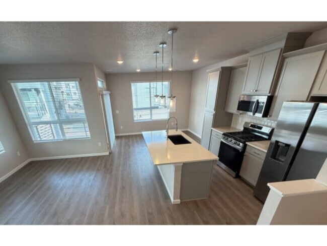 Building Photo - 10648 Eulcase Hts