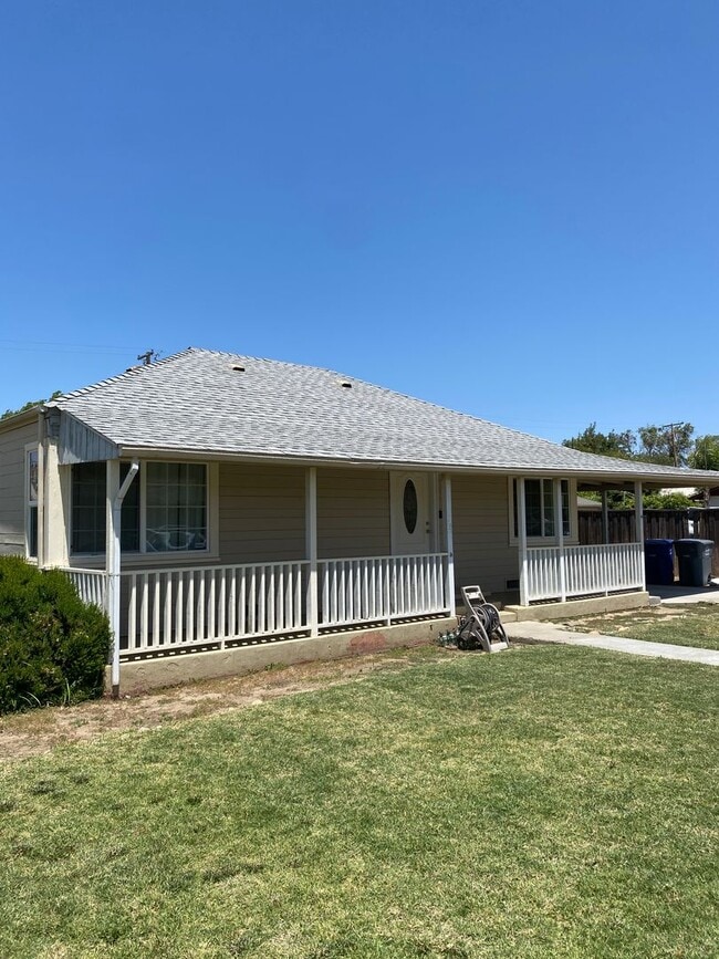 Building Photo - COMING SOON!! DESIREABLE LOS BANOS SOUTH S...