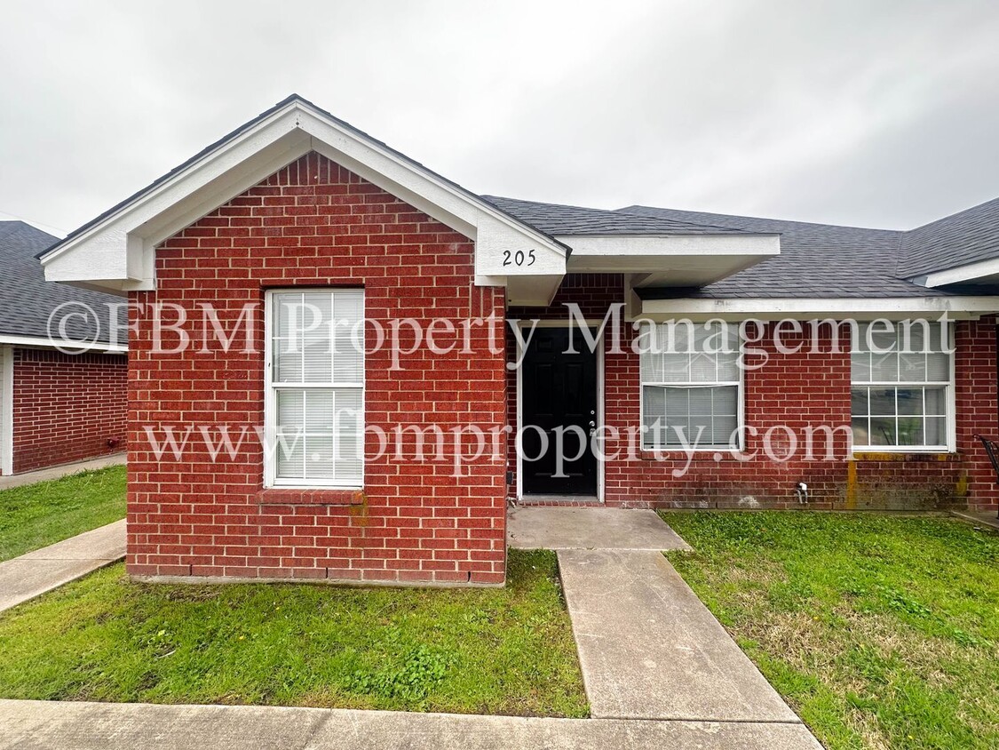 Primary Photo - Lamar 205 &amp; 207 / Silent - BZ