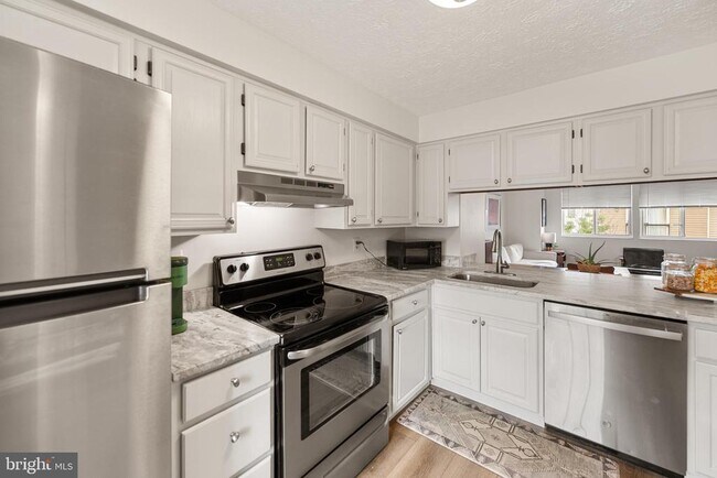 Foto del edificio - 8550 Blue Rock Ln
