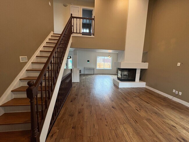 Foto del edificio - Beautiful 4 Bed 4 Bath Home in Lorson Ranch!!!