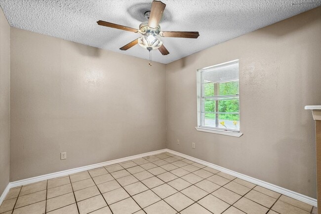 Building Photo - 751 Ave B