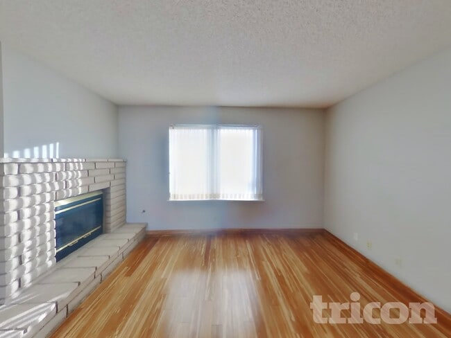 Building Photo - 709 Honeybee Ct