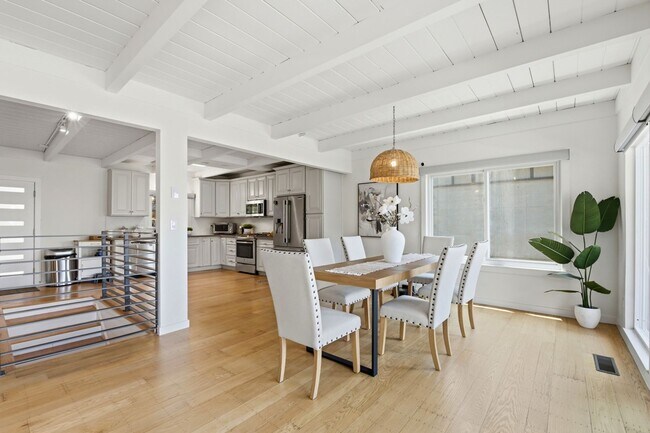 Foto del edificio - 2323 Mastlands Dr