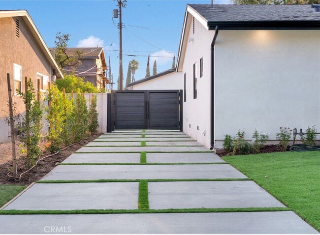 Foto del edificio - 10509 Dempsey Ave