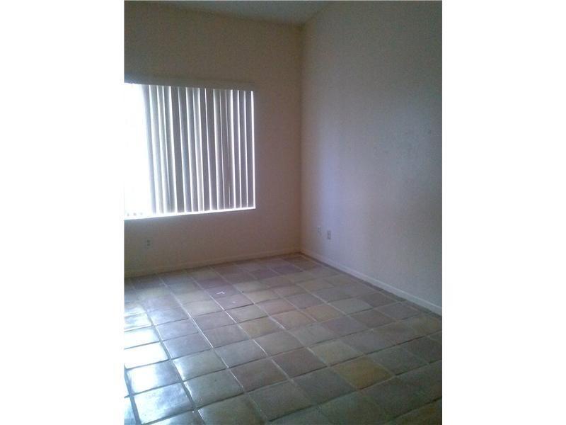 Building Photo - 3176 La Mirage Dr