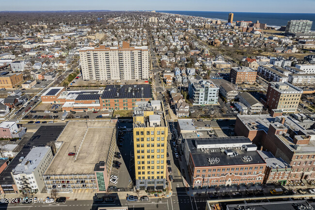 Building Photo - 601 Bangs Ave