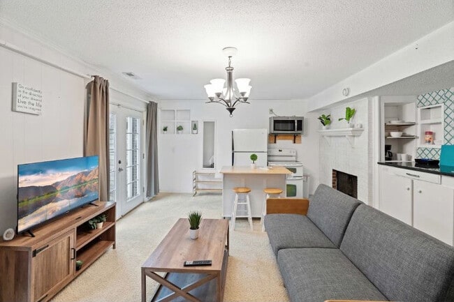 Building Photo - Room in Duplex on Dixon Dr