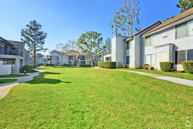 Green Space - Lomita Court